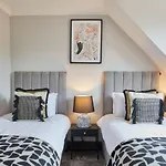 Host & - Raven House Ferienhaus Robin Hood's Bay