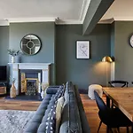 Host & - Raven House * Robin Hood's Bay