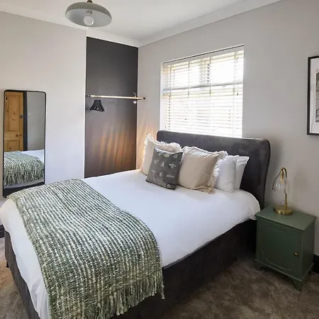 Nyaraló Host & - Raven House