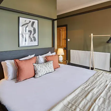 Nyaraló Host & - Raven House