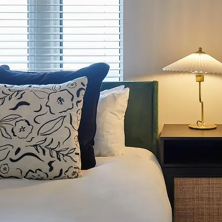 Host & - Raven House Robin Hood's Bay