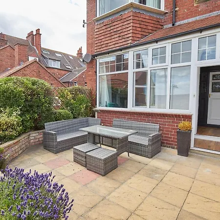 Host & - Raven House * 罗宾胡兹贝