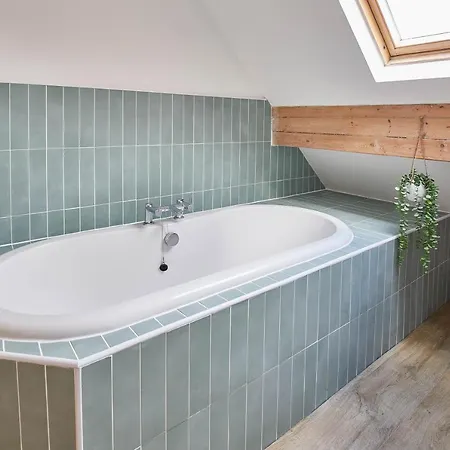 Host & - Raven House Nyaraló *