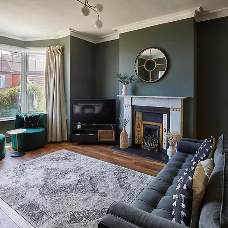 Host & - Raven House