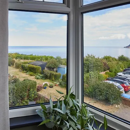 Host & - Raven House Nyaraló *