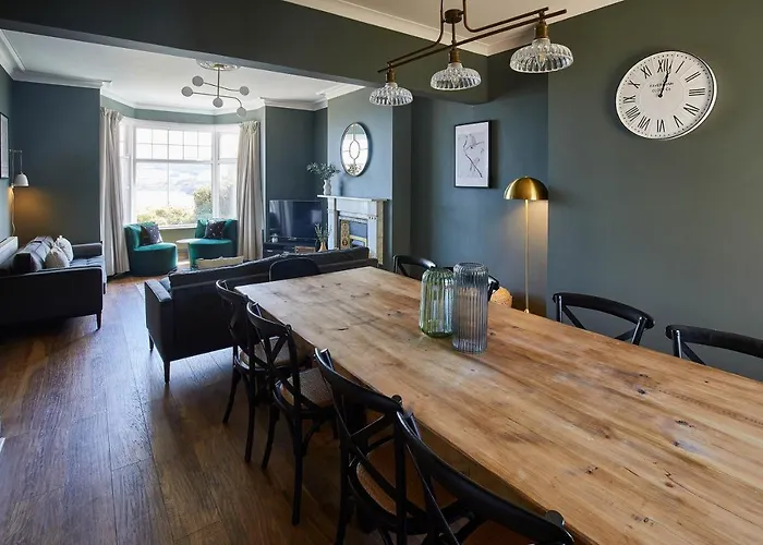 Holiday home Host & - Raven House