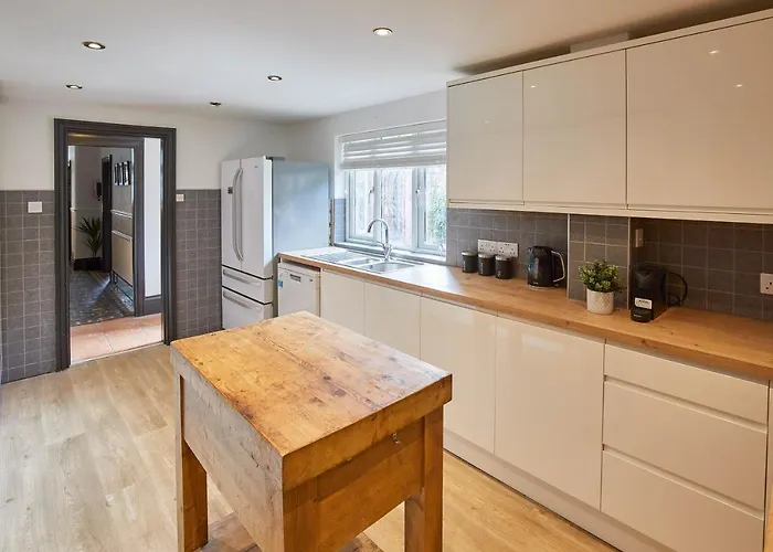 Host & - Raven House