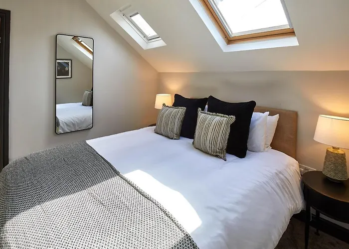 Host & - Raven House Holiday home Robin Hood's Bay