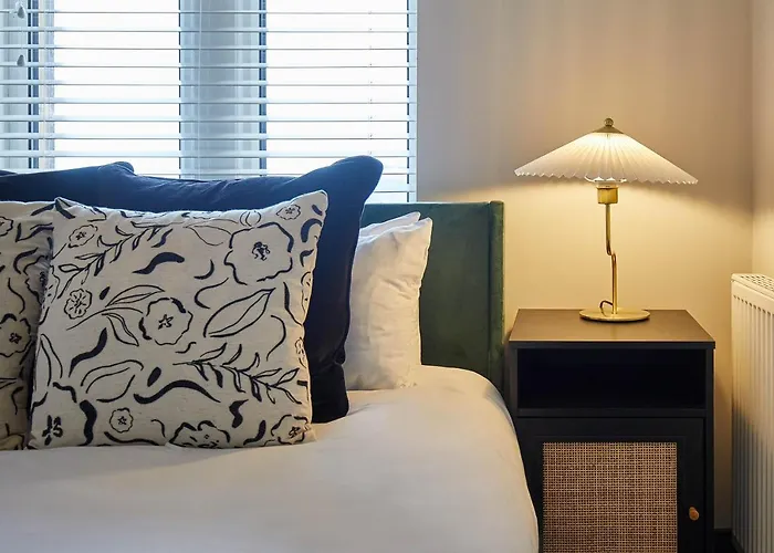 Host & - Raven House Robin Hood's Bay