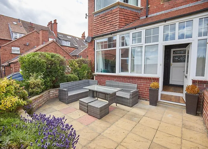 Host & - Raven House * Robin Hood's Bay