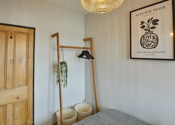 Host & - Raven House Holiday home *