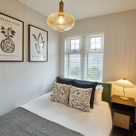 Host & - Raven House Holiday home