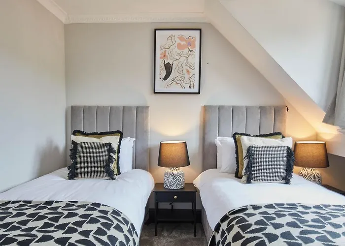 Host & - Raven House Holiday home Robin Hood's Bay